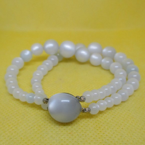 Vintage RICHELIEU MOONGLOW Bracelet Light Blue Moonglow Richelieu Double Strand - Picture 10 of 16